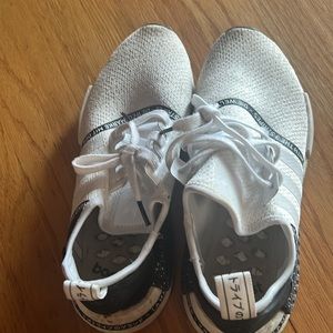 Adidas Boost Die Weltmarke Mit Den 3 Streifen Black/White Athletic Shoes